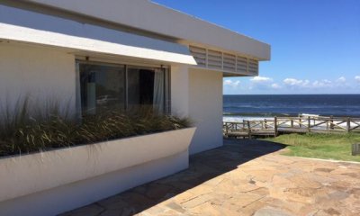 casa frente al mar en la barra