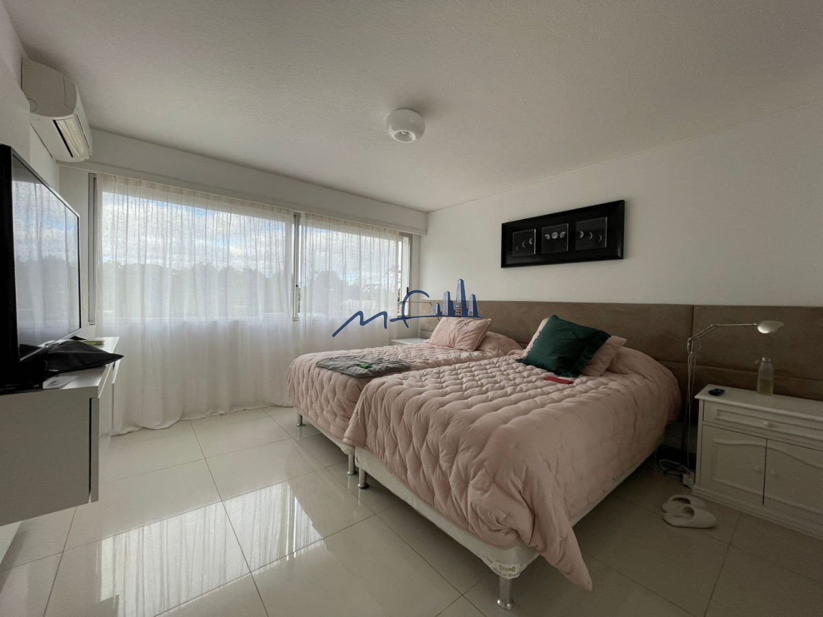 Apartamento ID.345 - Playa Mansa - Parada 6
