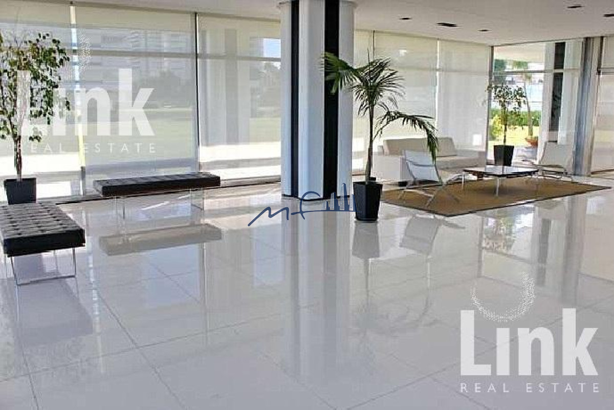 Apartamento ID.501 - TORRE TIBURON II PARADA 8 PLAYA BRAVA PUNTA DEL ESTE. EXCELENTE PLANTA FRENTE AL MAR