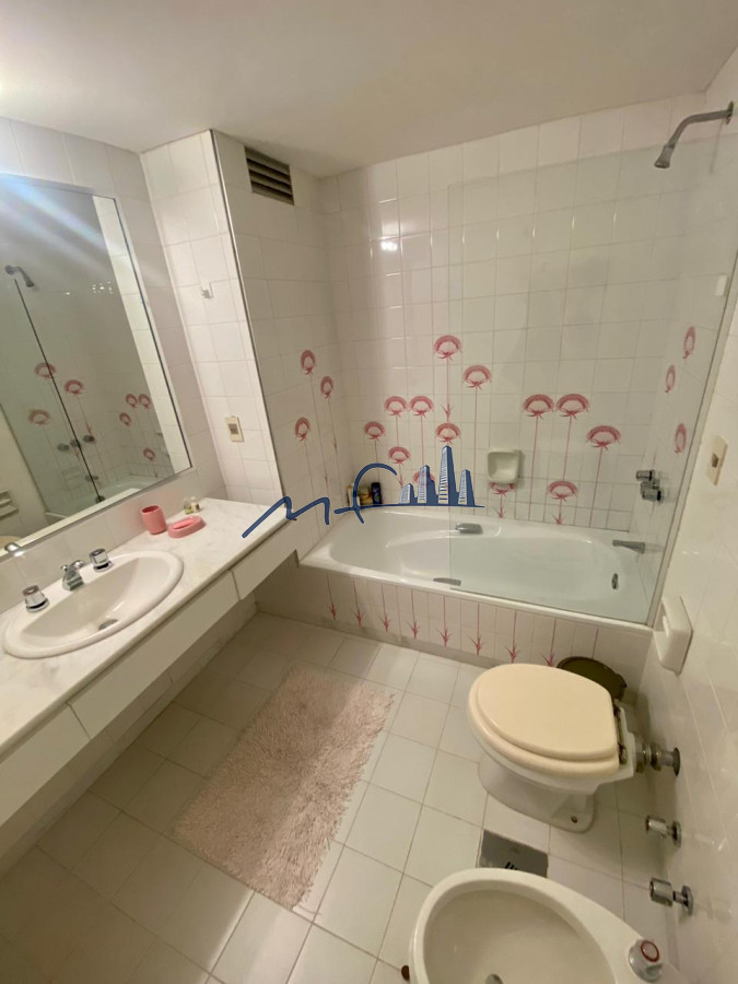 Apartamento ID.500 - TORRE TIBURON PARADA 8 PLAYA BRAVA PUNTA DEL ESTE VENTA U$S 700.000
