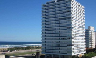 TORRE TIBURON II PARADA 8 PLAYA BRAVA PUNTA DEL ESTE. EXCELENTE PLANTA FRENTE AL MAR
