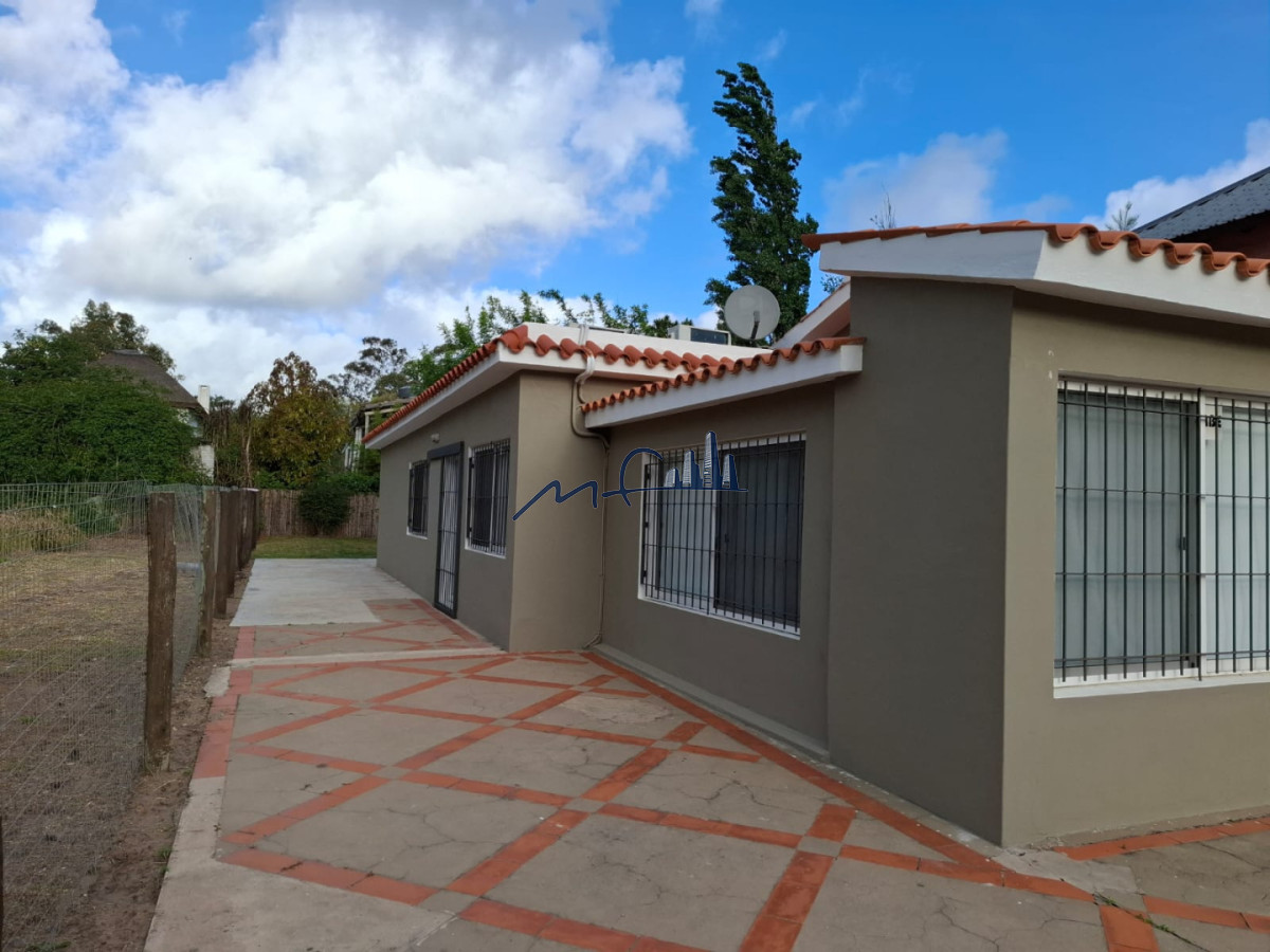 Casa ID.770 - VENTA y ALQUILER CASA 3 DORMITORIOS y 2 BAÑOS EN LA BARRA