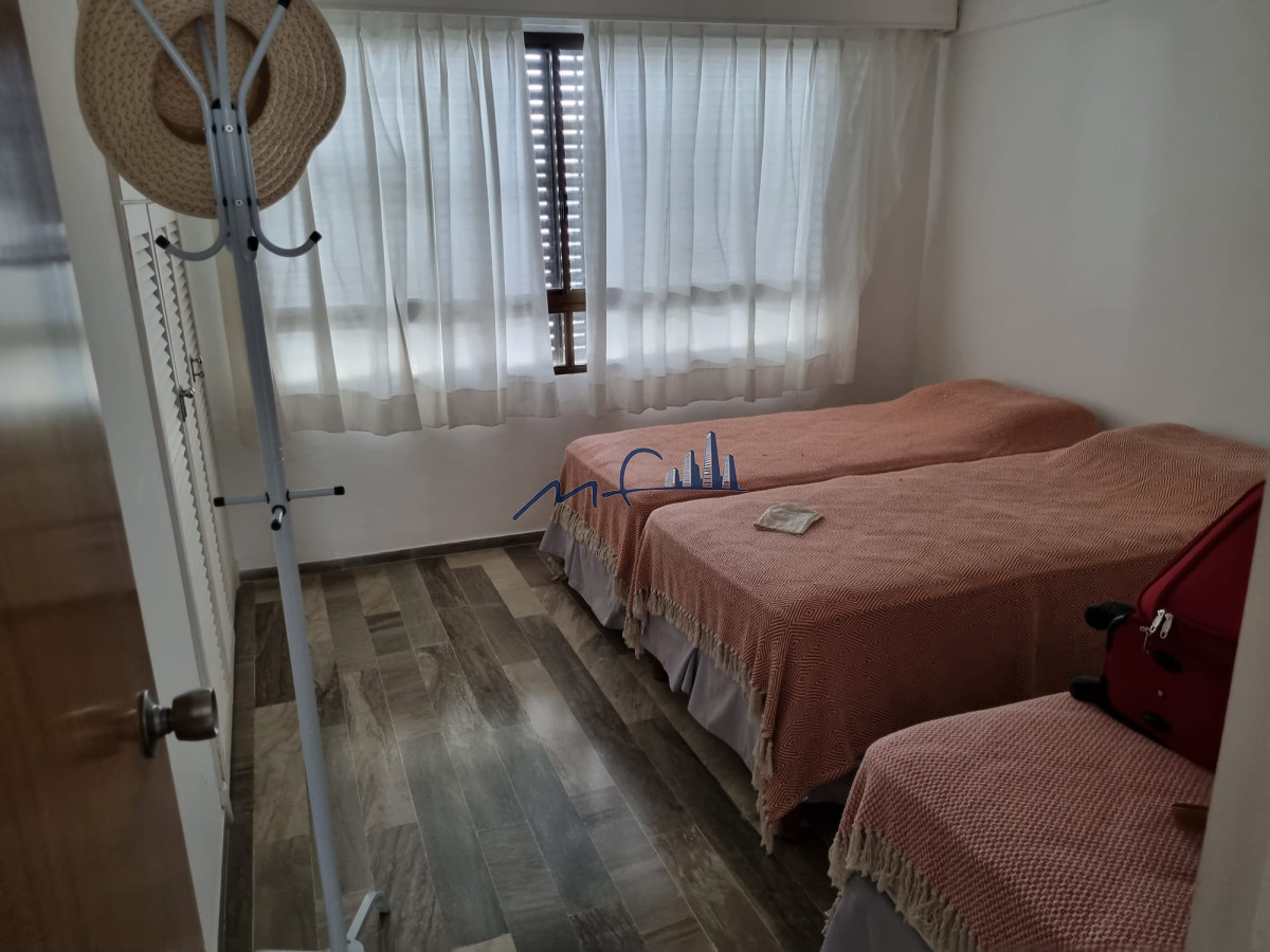 Apartamento ID.535 - ALQUILER PLAYA BRAVA PARADA 2. 3 DORM y 2 BAÑOS. SERV. PLAYA y MUCAMA