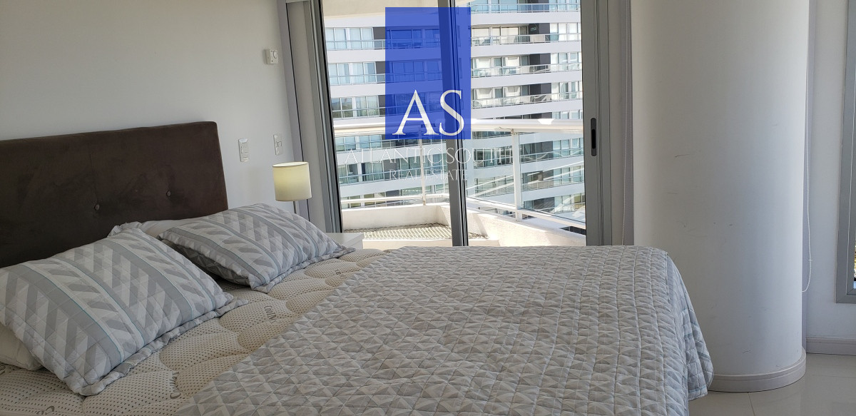 Apartamento ID.4140 - Apartamento en torre de categoría espectacular vista parrillero propio 2 dormitorios + dependencia Playa Brava Punta del Este
