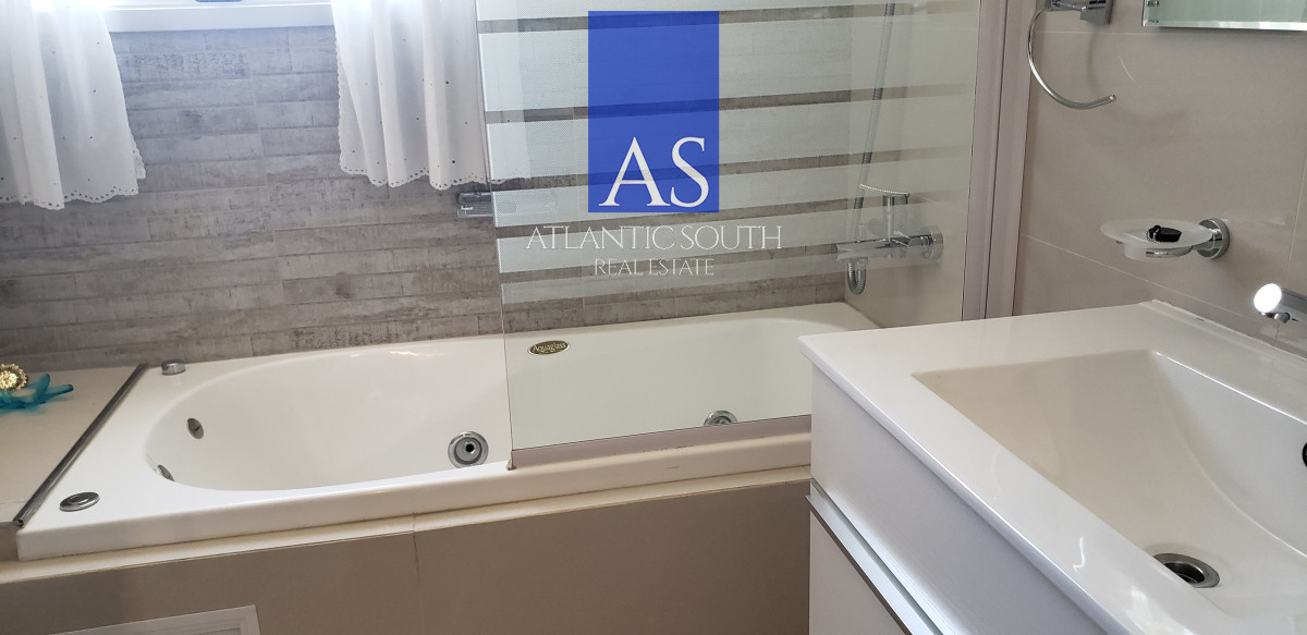 Apartamento ID.4140 - Apartamento en torre de categoría espectacular vista parrillero propio 2 dormitorios + dependencia Playa Brava Punta del Este