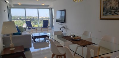 Apartamento en torre de categoría espectacular vista parrillero propio 2 dormitorios + dependencia Playa Brava Punta del Este