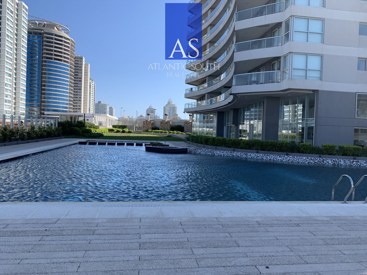 Apartamento ID.4140 - Apartamento en torre de categoría espectacular vista parrillero propio 2 dormitorios + dependencia Playa Brava Punta del Este