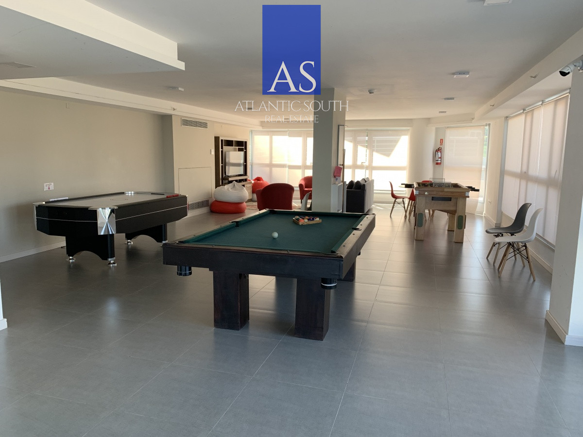 Apartamento ID.4140 - Apartamento en torre de categoría espectacular vista parrillero propio 2 dormitorios + dependencia Playa Brava Punta del Este