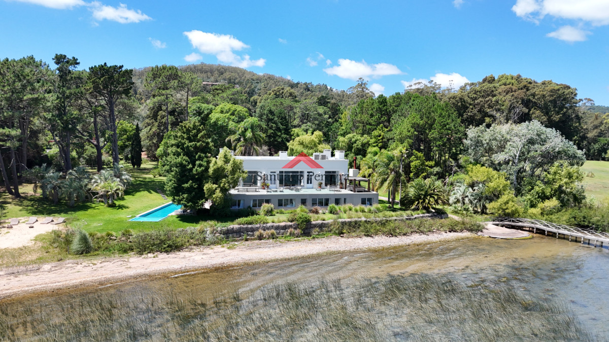 Casa de 6 dormitorios en Laguna del Sauce