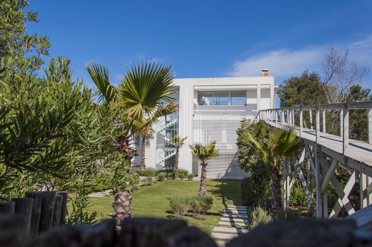 Casa ID.78 - Una joya arquitectónica sobre el mar.