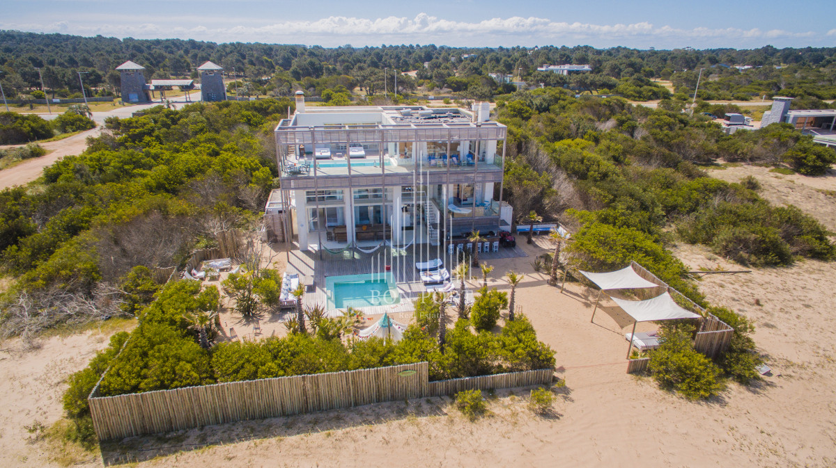 Casa ID.78 - Una joya arquitectónica sobre el mar.