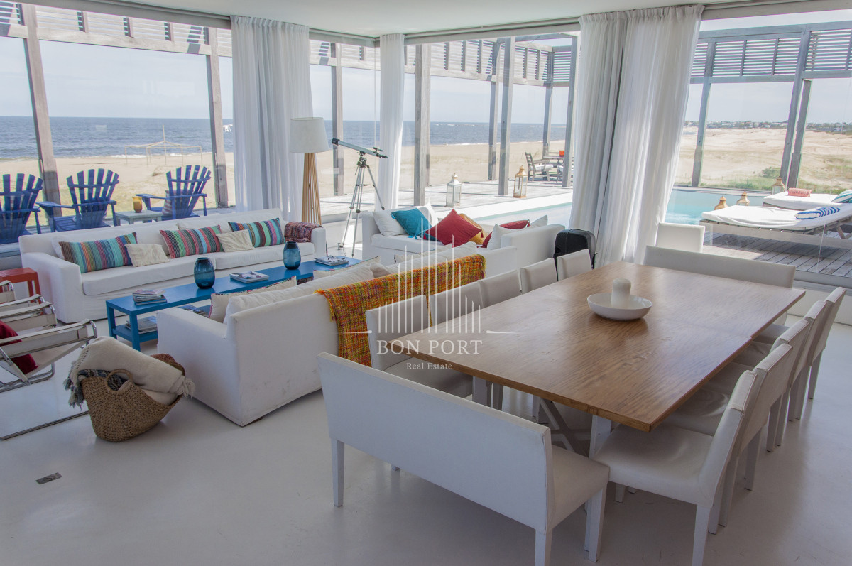 Casa ID.78 - Una joya arquitectónica sobre el mar.