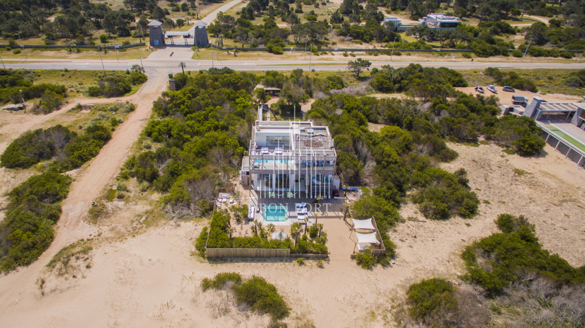 Casa ID.78 - Una joya arquitectónica sobre el mar.