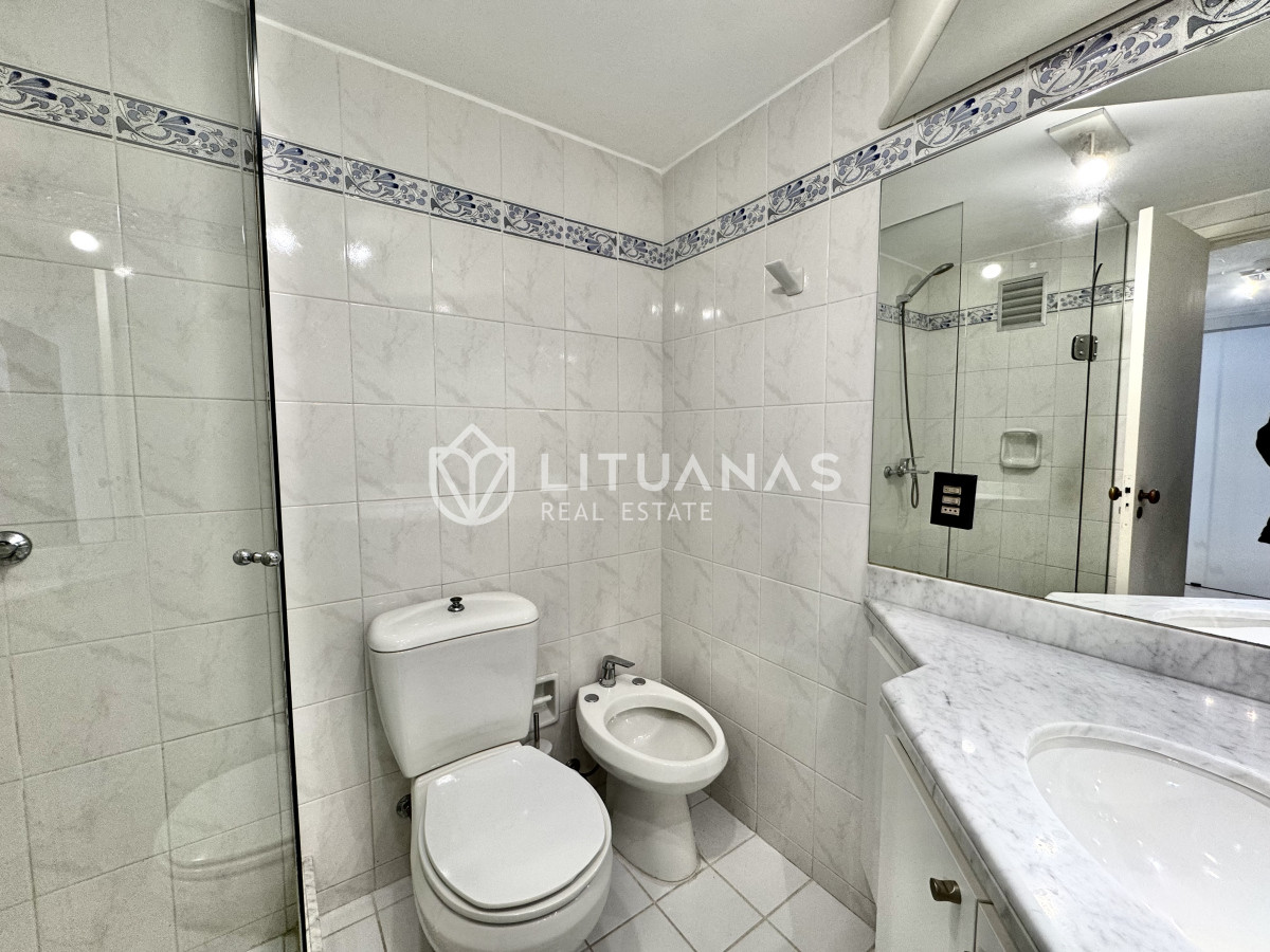 Apartamento ID.19 - Venta Apartamento Unificado, 2 Dormitorios y medio, Dependecia, Lincoln Center  