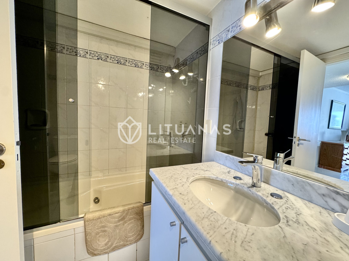 Apartamento ID.19 - Venta Apartamento Unificado, 2 Dormitorios y medio, Dependecia, Lincoln Center  