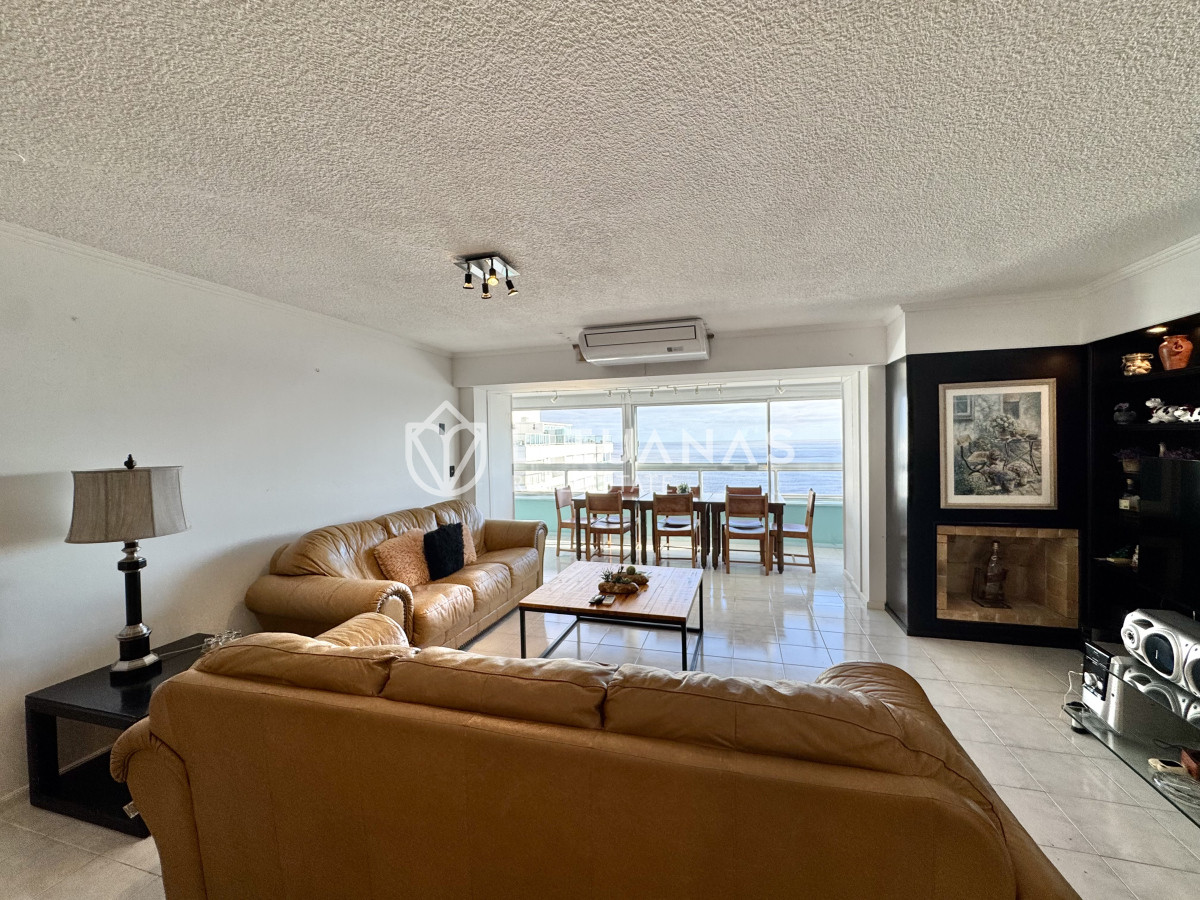 Apartamento ID.19 - Venta Apartamento Unificado, 2 Dormitorios y medio, Dependecia, Lincoln Center  