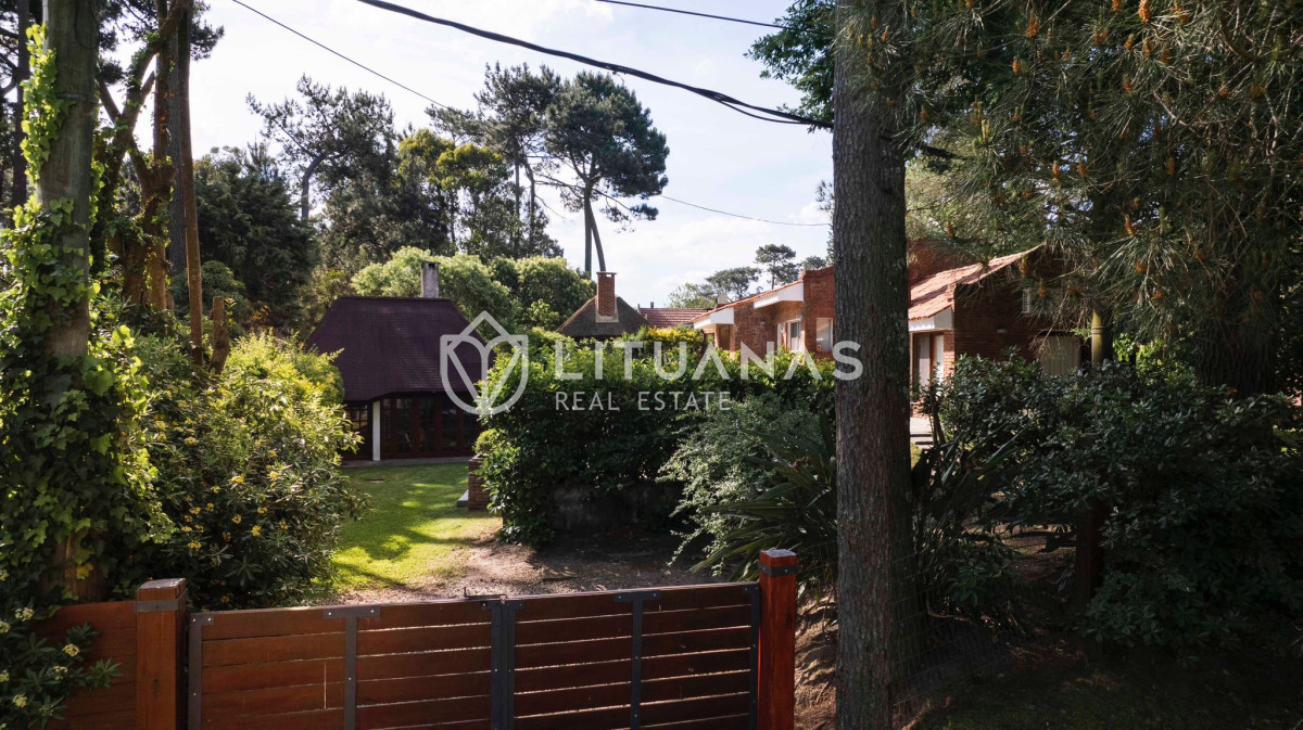 Casa ID.56 - EN ALQUILER Y VENTA!  CASA DE 3 DORMITORIOS, BARRIO PINARES