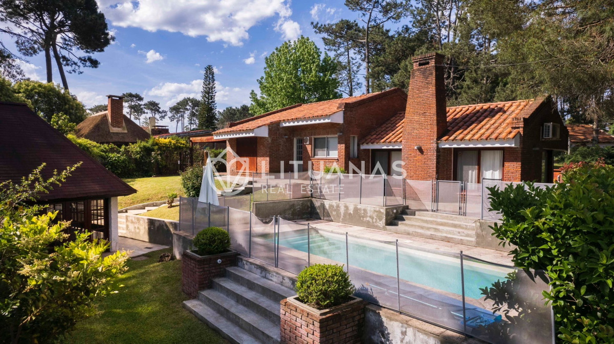 Casa ID.56 - EN ALQUILER Y VENTA!  CASA DE 3 DORMITORIOS, BARRIO PINARES