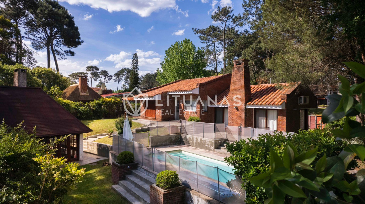 Casa ID.56 - EN ALQUILER Y VENTA!  CASA DE 3 DORMITORIOS, BARRIO PINARES