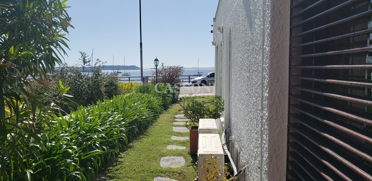 Apartamento ID.1406 - Frente a Puerto, Amplio Piso, Estilo Casa Clásica Esteña 
