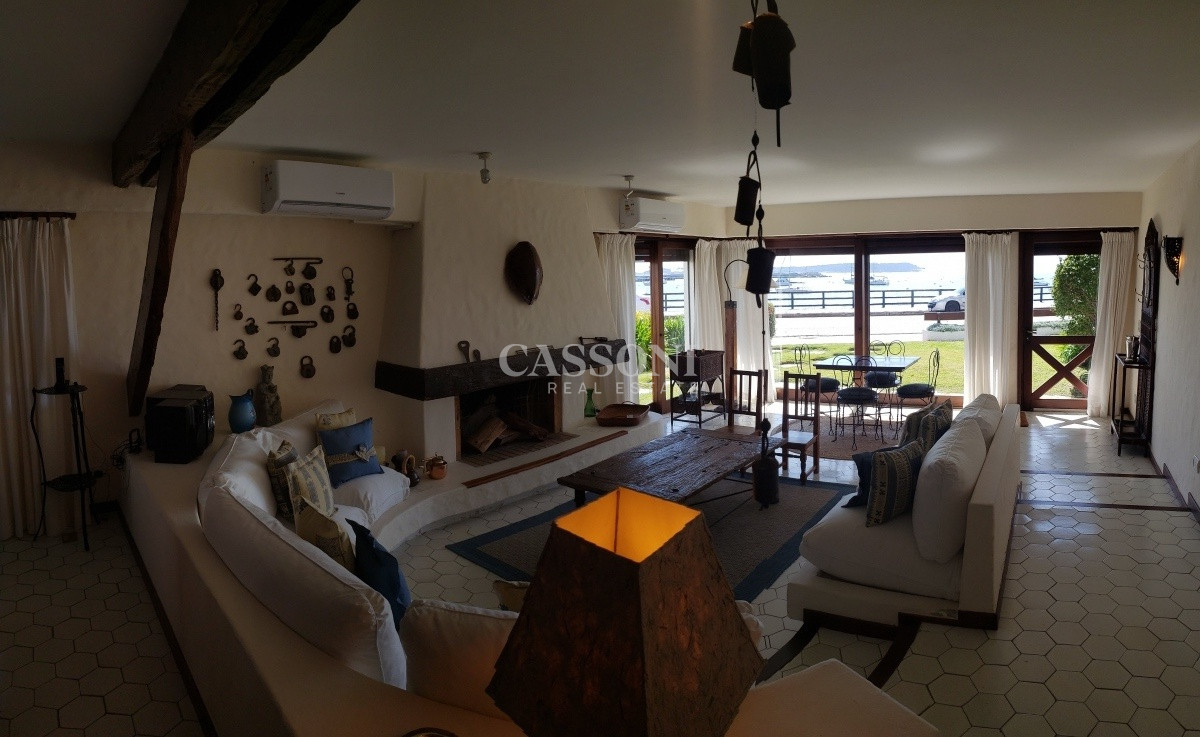 Apartamento ID.1406 - Frente a Puerto, Amplio Piso, Estilo Casa Clásica Esteña 