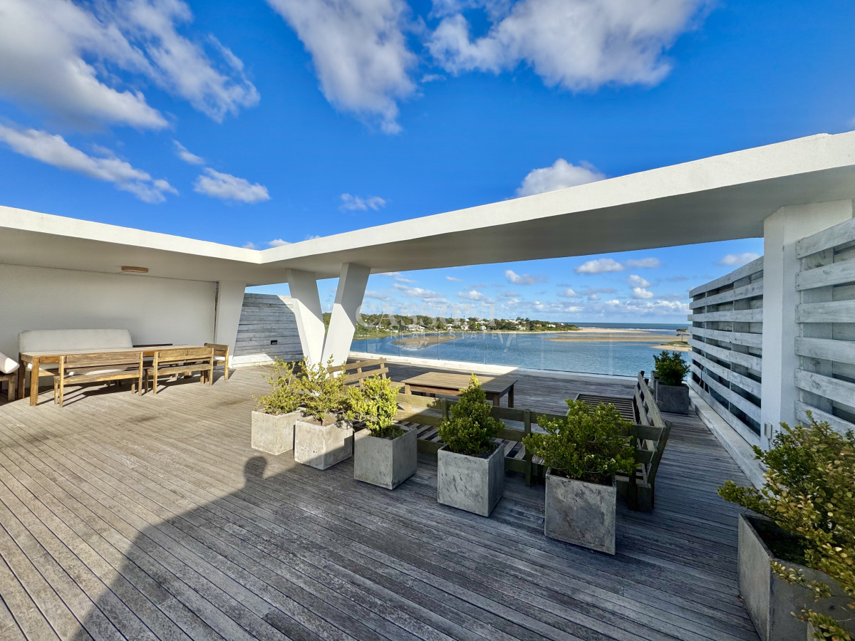 Apartamento ID.5123 - Dúplex de 4 dormitorios + servicio en Delamar, La Barra