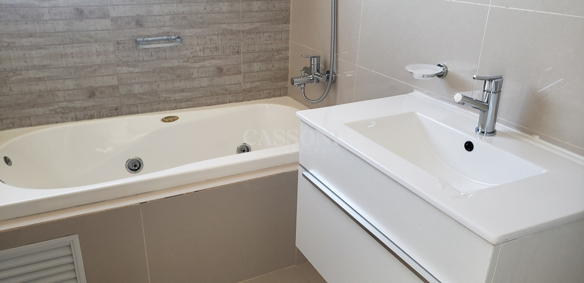 Apartamento ID.25 - Venta, Piso Alto, 3 Dormitorios, Look Brava