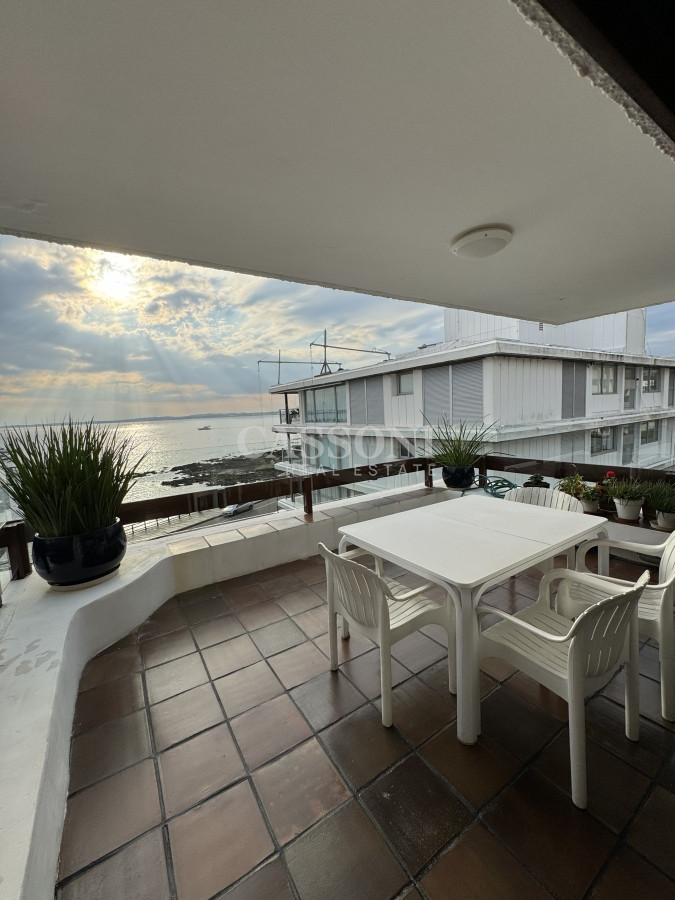 Apartamento ID.2178 - Frente a Puerto, Amplio Piso, Estilo Casa Clásica Esteña 