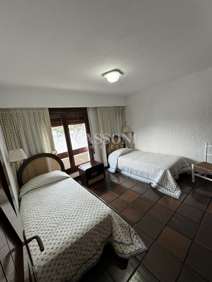 Apartamento ID.2178 - Frente a Puerto, Amplio Piso, Estilo Casa Clásica Esteña 