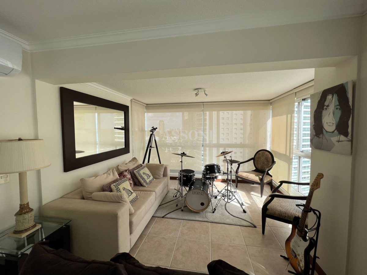 Apartamento ID.1300 - Venta Apartamento Esquinero Reciclado, 3 Dormitorios y dep, Lincoln Center  