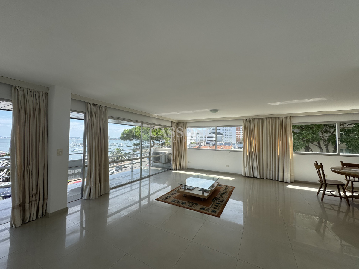 Apartamento ID.85 - Venta apto Puerto 4 dormitorios y servicio