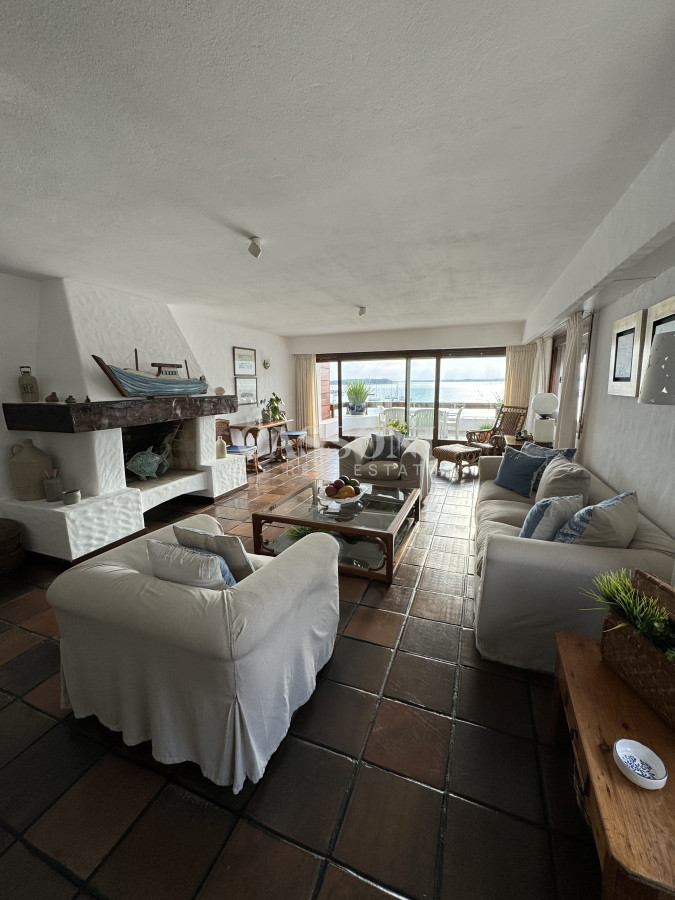 Apartamento ID.2178 - Frente a Puerto, Amplio Piso, Estilo Casa Clásica Esteña 