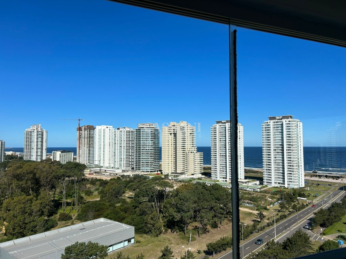 Apartamento ID.1339 - Piso alto, Esquinero, 3 Dormitorios, Playa Brava 