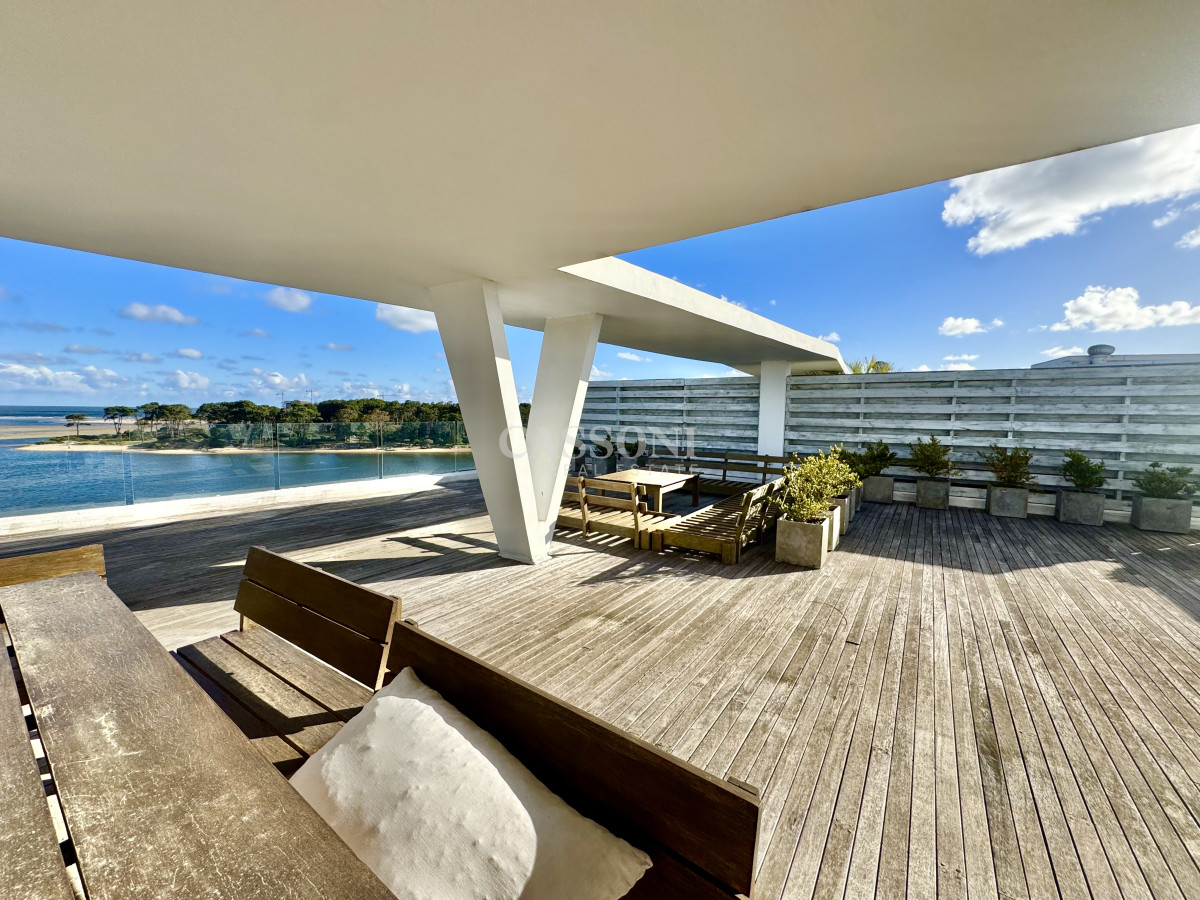 Apartamento ID.5123 - Dúplex de 4 dormitorios + servicio en Delamar, La Barra