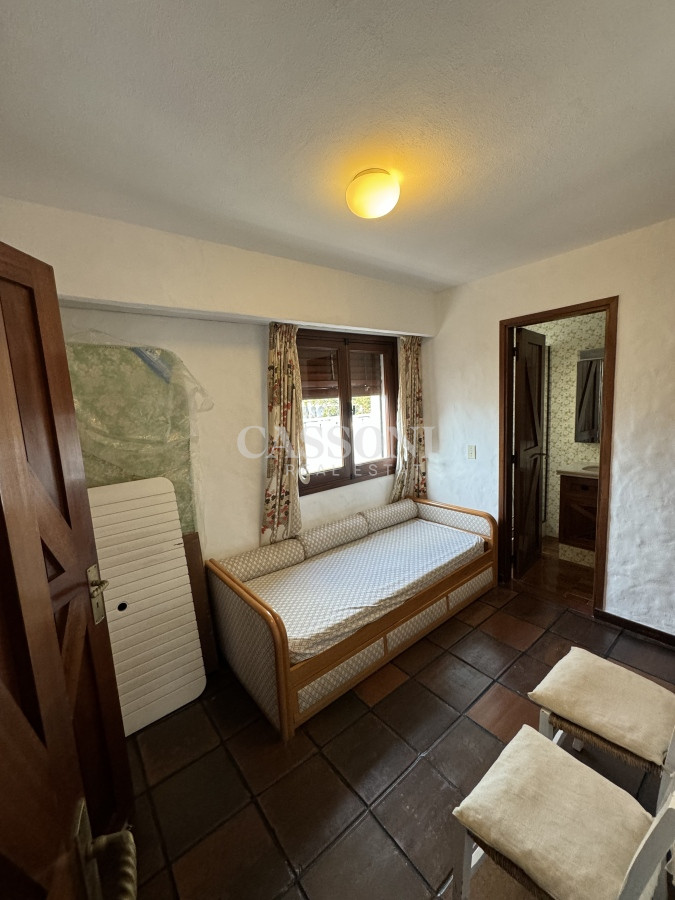 Apartamento ID.2178 - Frente a Puerto, Amplio Piso, Estilo Casa Clásica Esteña 