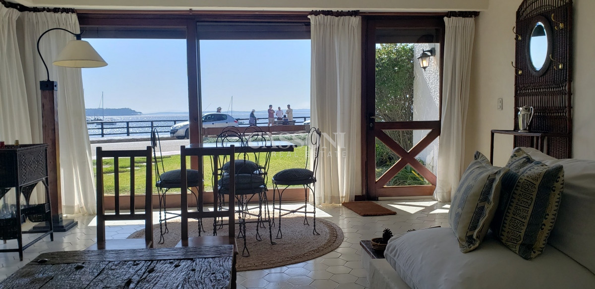 Apartamento ID.1406 - Frente a Puerto, Amplio Piso, Estilo Casa Clásica Esteña 