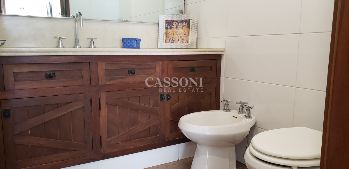 Apartamento ID.1406 - Frente a Puerto, Amplio Piso, Estilo Casa Clásica Esteña 