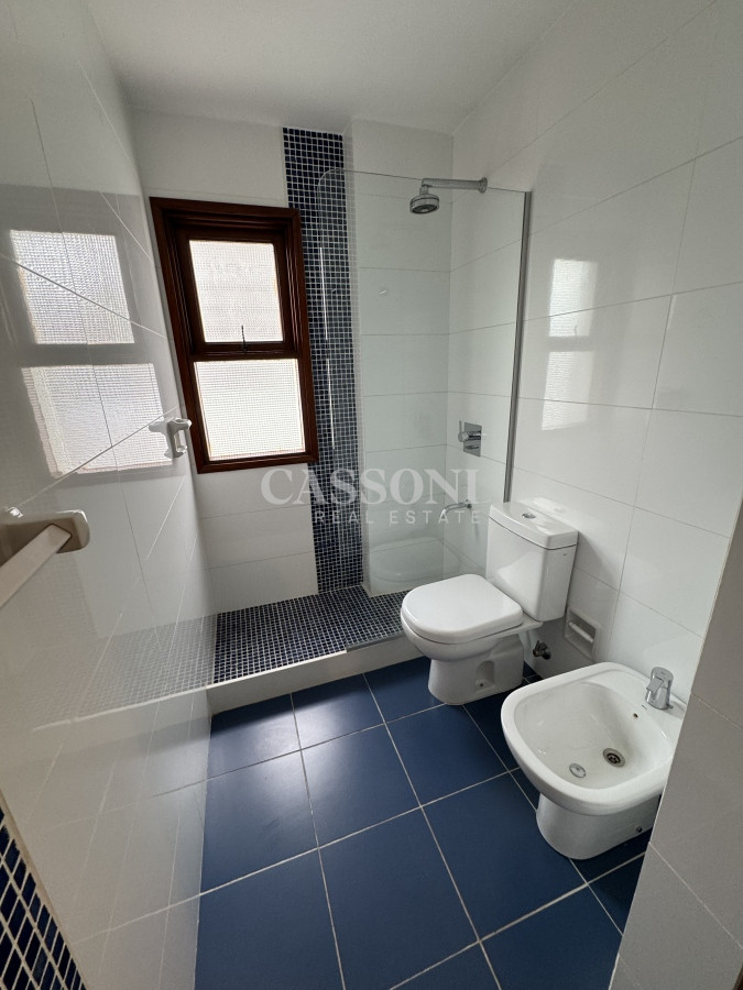 Apartamento ID.2178 - Frente a Puerto, Amplio Piso, Estilo Casa Clásica Esteña 