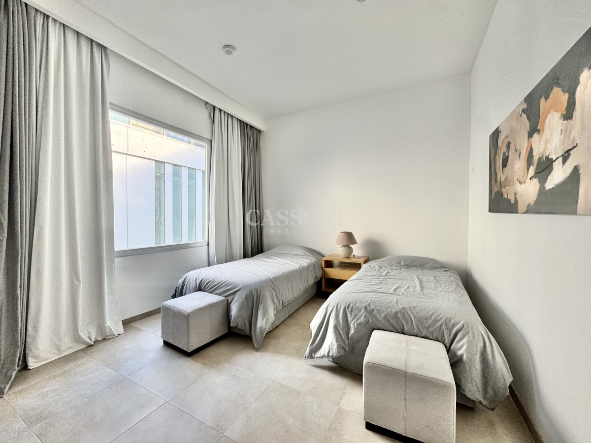 Apartamento ID.5123 - Dúplex de 4 dormitorios + servicio en Delamar, La Barra