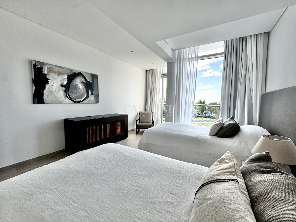 Apartamento ID.5123 - Dúplex de 4 dormitorios + servicio en Delamar, La Barra