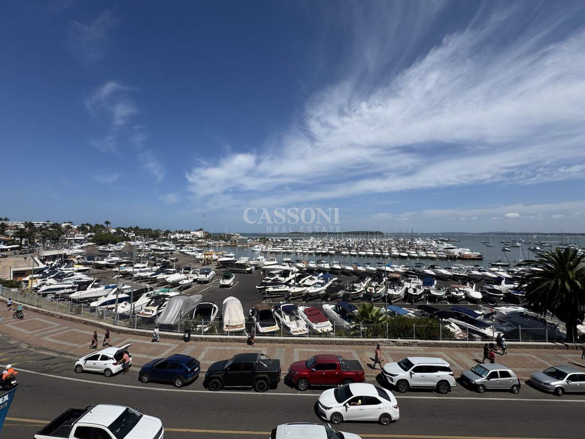 Apartamento ID.85 - Venta apto Puerto 4 dormitorios y servicio