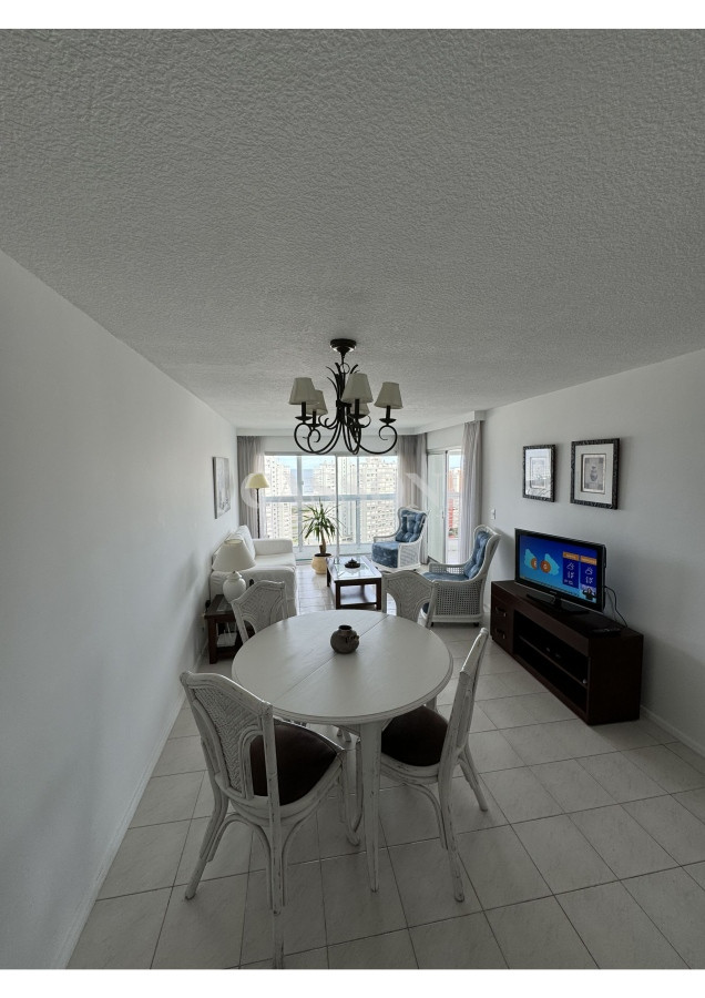 Apartamento ID.2184 - ALQUILER Y VENTA Apartamento 2D Long Beach, Punta del Este