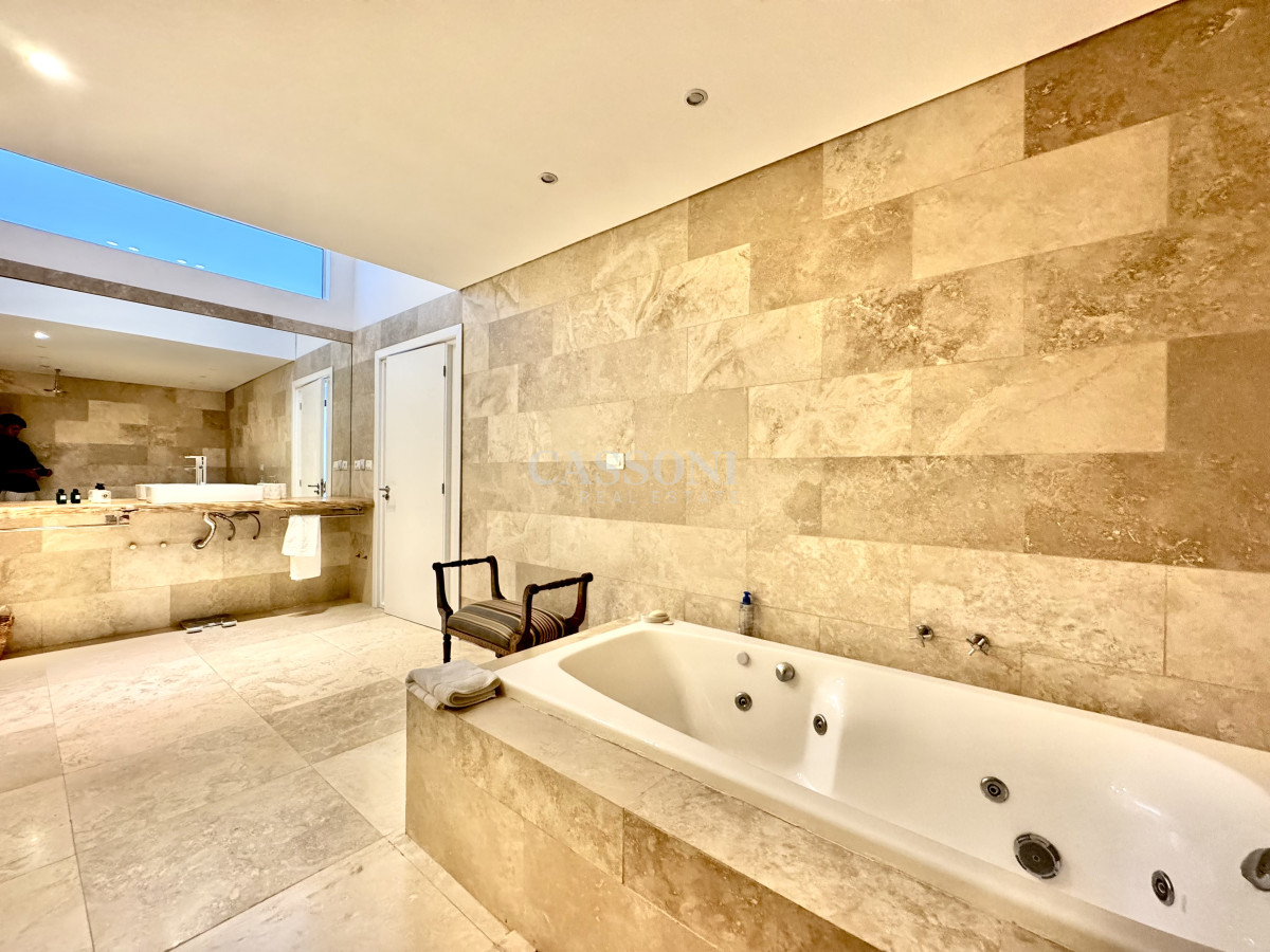 Apartamento ID.5123 - Dúplex de 4 dormitorios + servicio en Delamar, La Barra