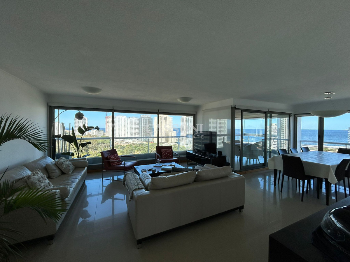 Apartamento ID.1339 - Piso alto, Esquinero, 3 Dormitorios, Playa Brava 