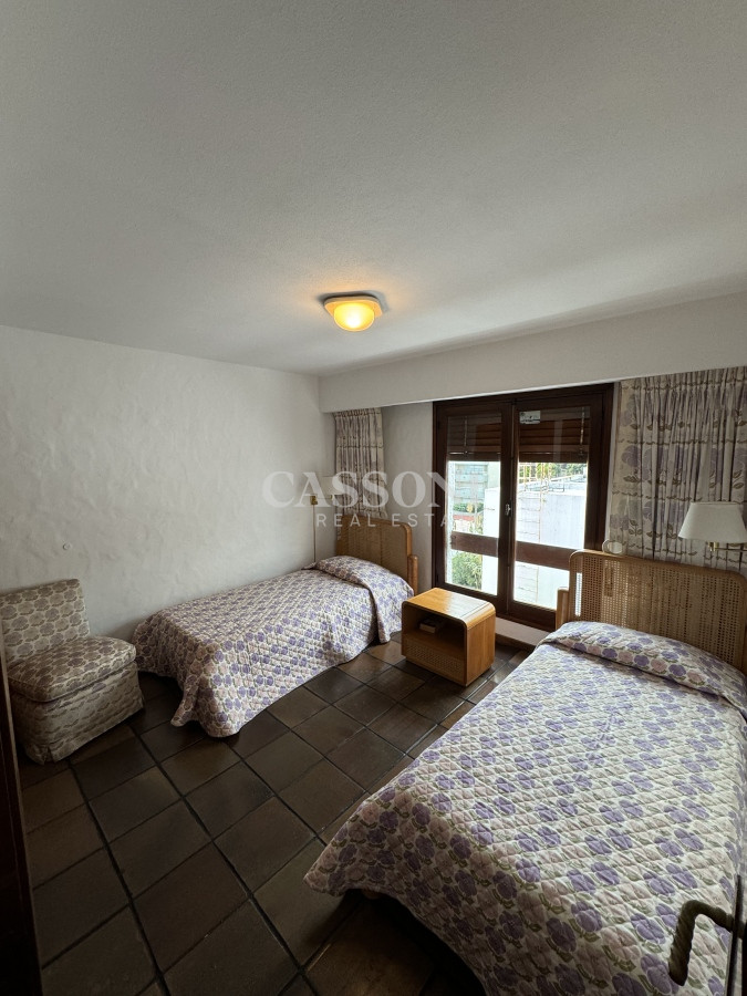 Apartamento ID.2178 - Frente a Puerto, Amplio Piso, Estilo Casa Clásica Esteña 