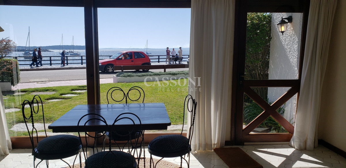 Apartamento ID.1406 - Frente a Puerto, Amplio Piso, Estilo Casa Clásica Esteña 