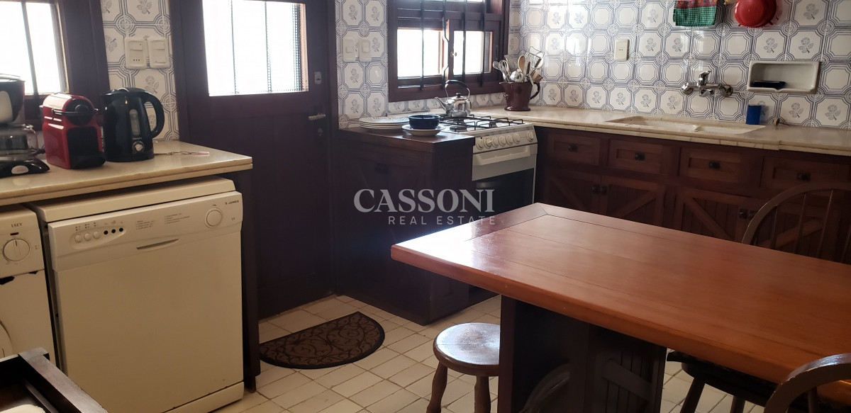 Apartamento ID.1406 - Frente a Puerto, Amplio Piso, Estilo Casa Clásica Esteña 