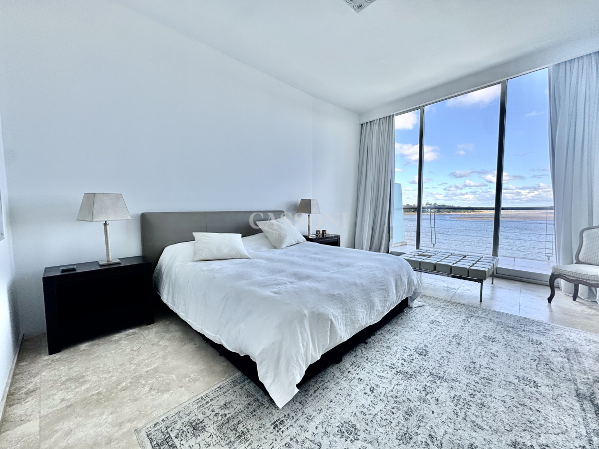 Apartamento ID.5123 - Dúplex de 4 dormitorios + servicio en Delamar, La Barra