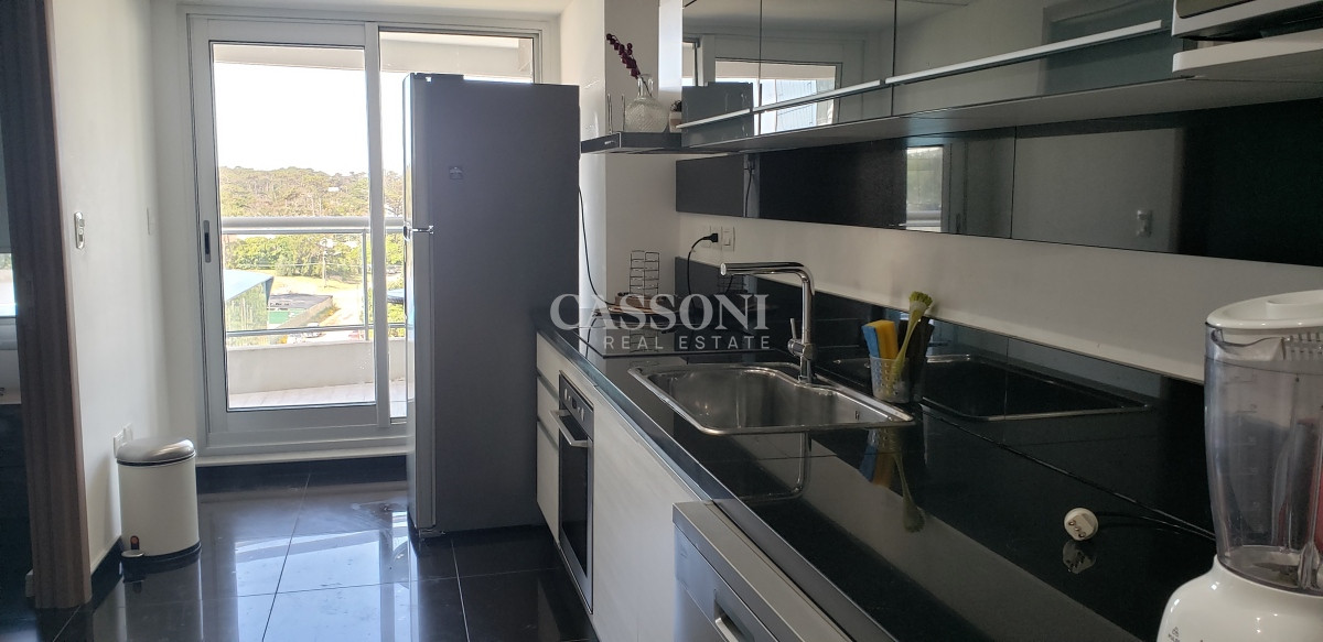 Apartamento ID.1568 - Venta, 2 Dormitorios y Dependencia, Playa Brava 