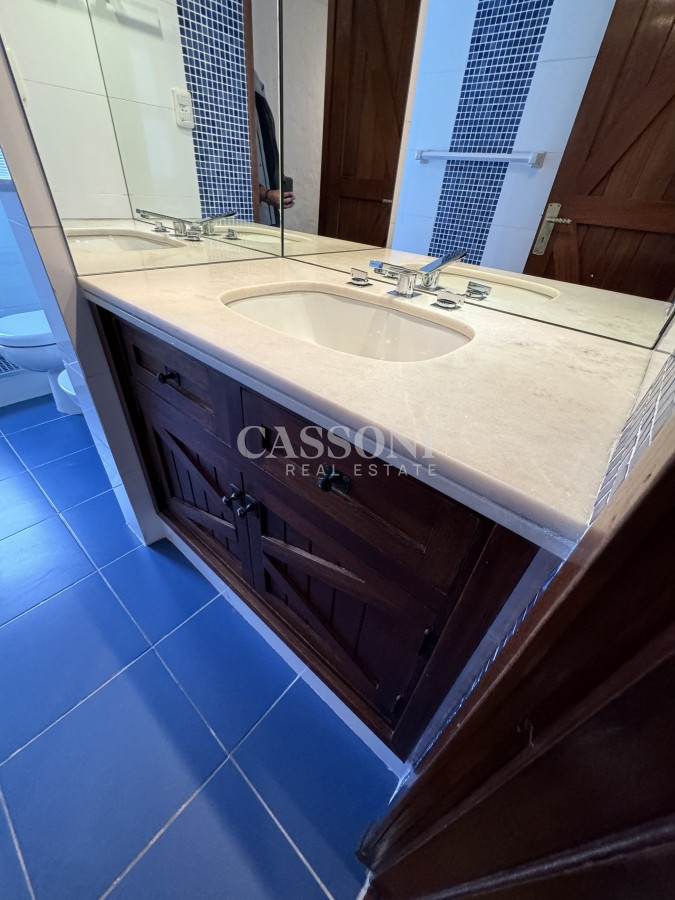 Apartamento ID.2178 - Frente a Puerto, Amplio Piso, Estilo Casa Clásica Esteña 
